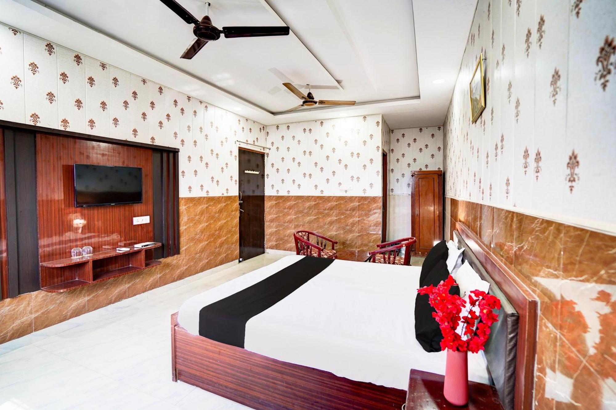 Hotel O Nova Resorts & Luxury Farm Raebareli Екстер'єр фото